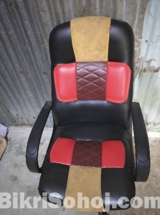 Hyrdolick Chair